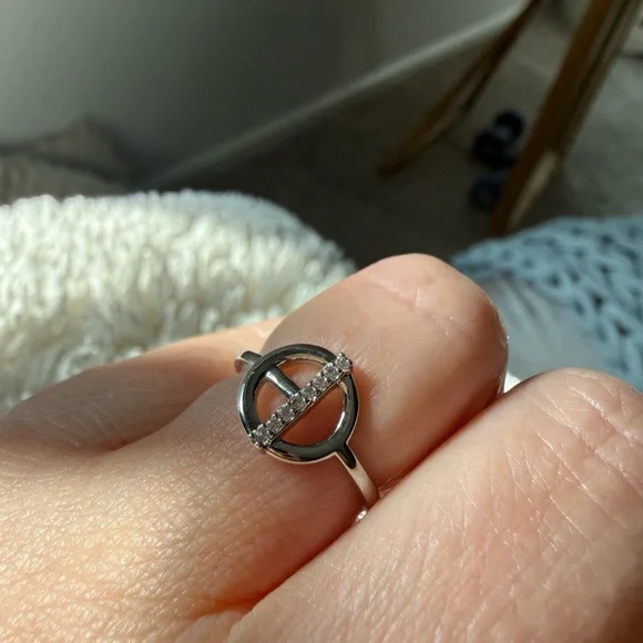 NEW!! White gold plated Circle Bar Pave Ring - Size 6 - Picture 7 of 13